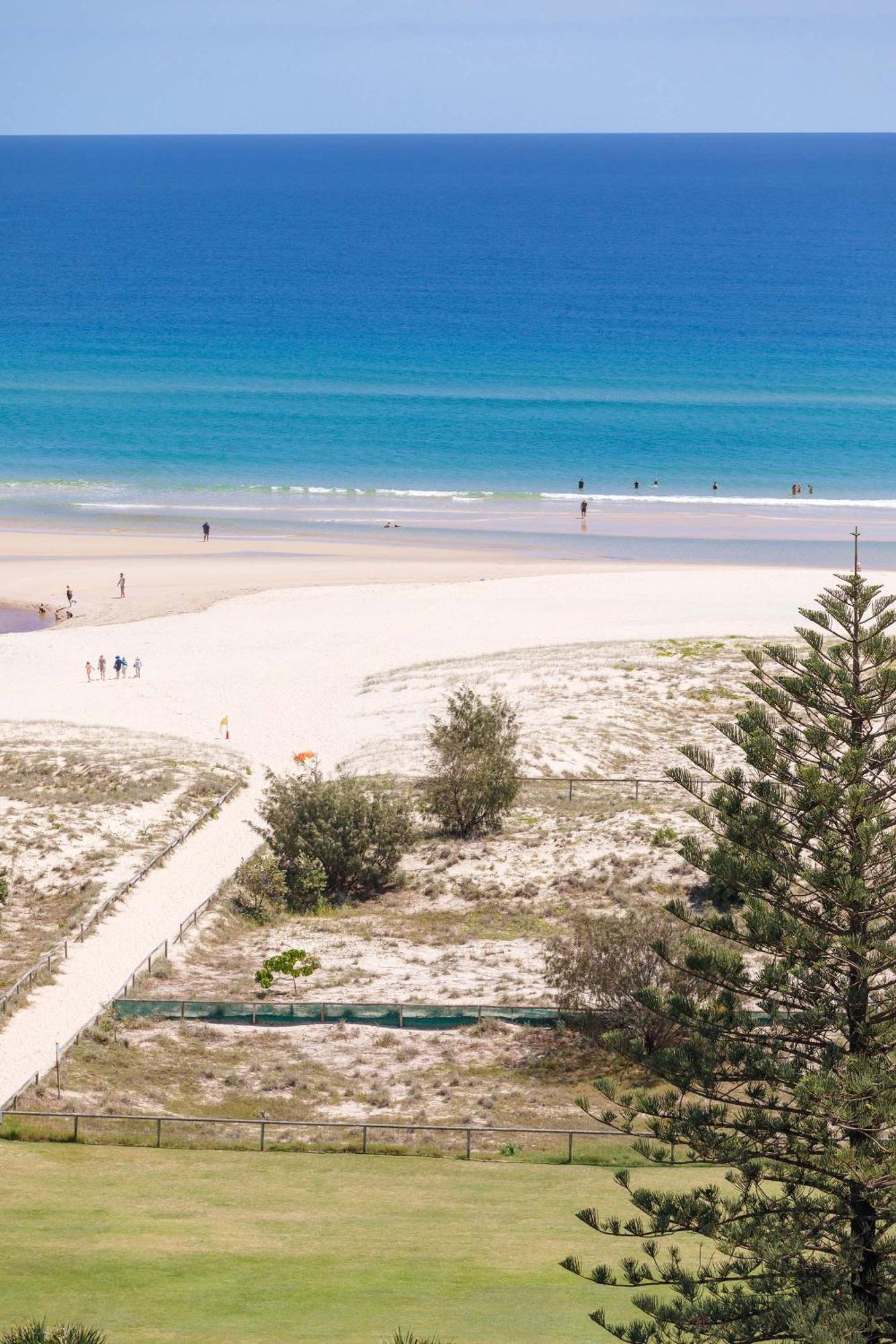 Club Wyndham Kirra Beach Gold Coast Exterior photo